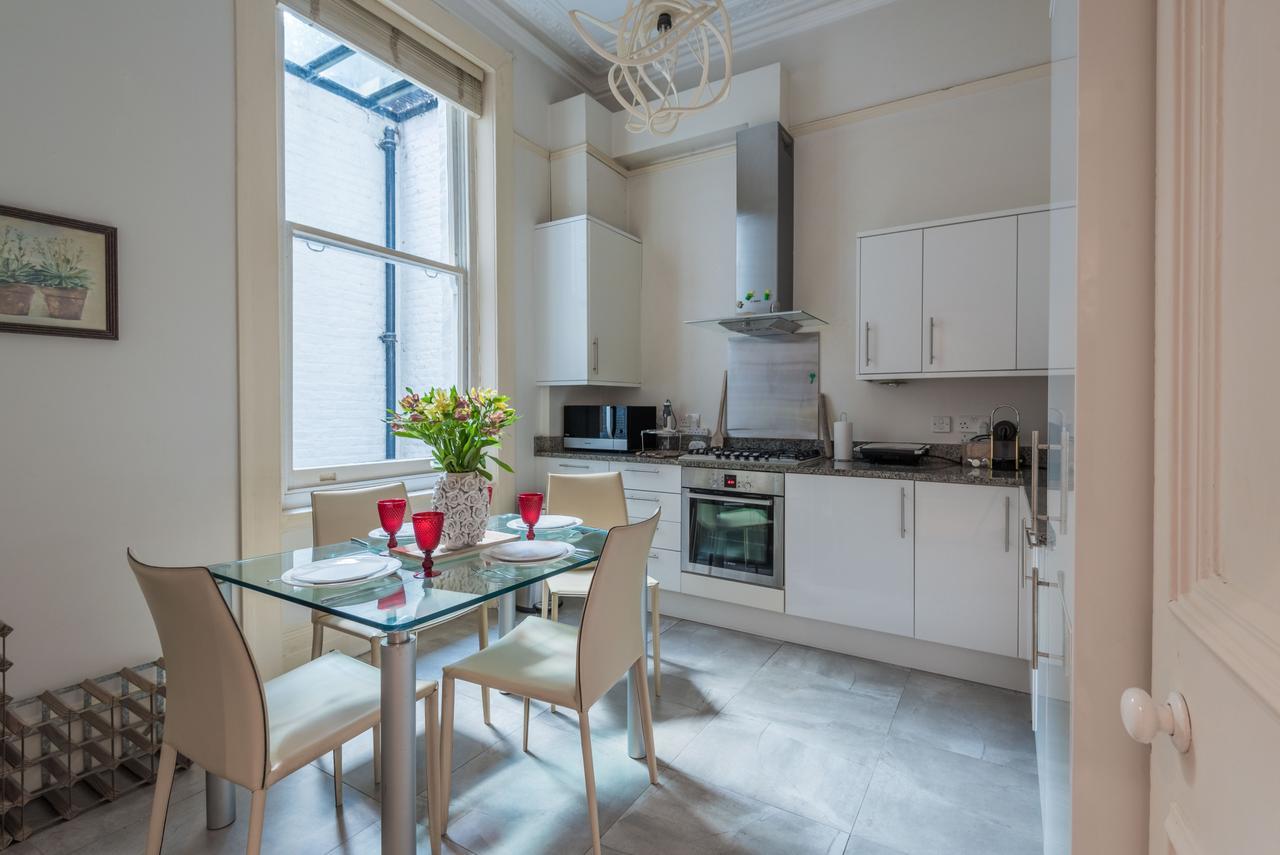 Lovely Chelsea Home Near The Thames By Underthedoormat Londyn Zewnętrze zdjęcie